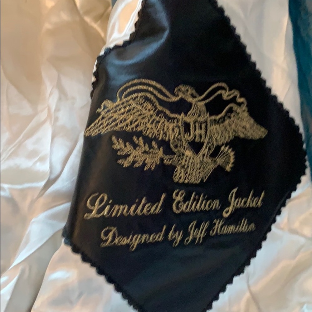 Limited-edition jacket designed by Jeff Hamilton - Picture 9 of 9